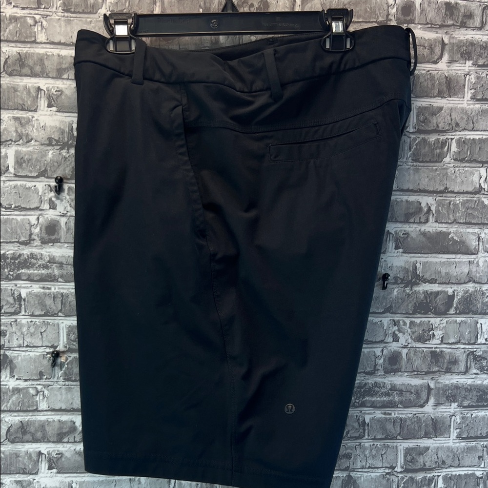 Men's Lululemon Black Shorts‎